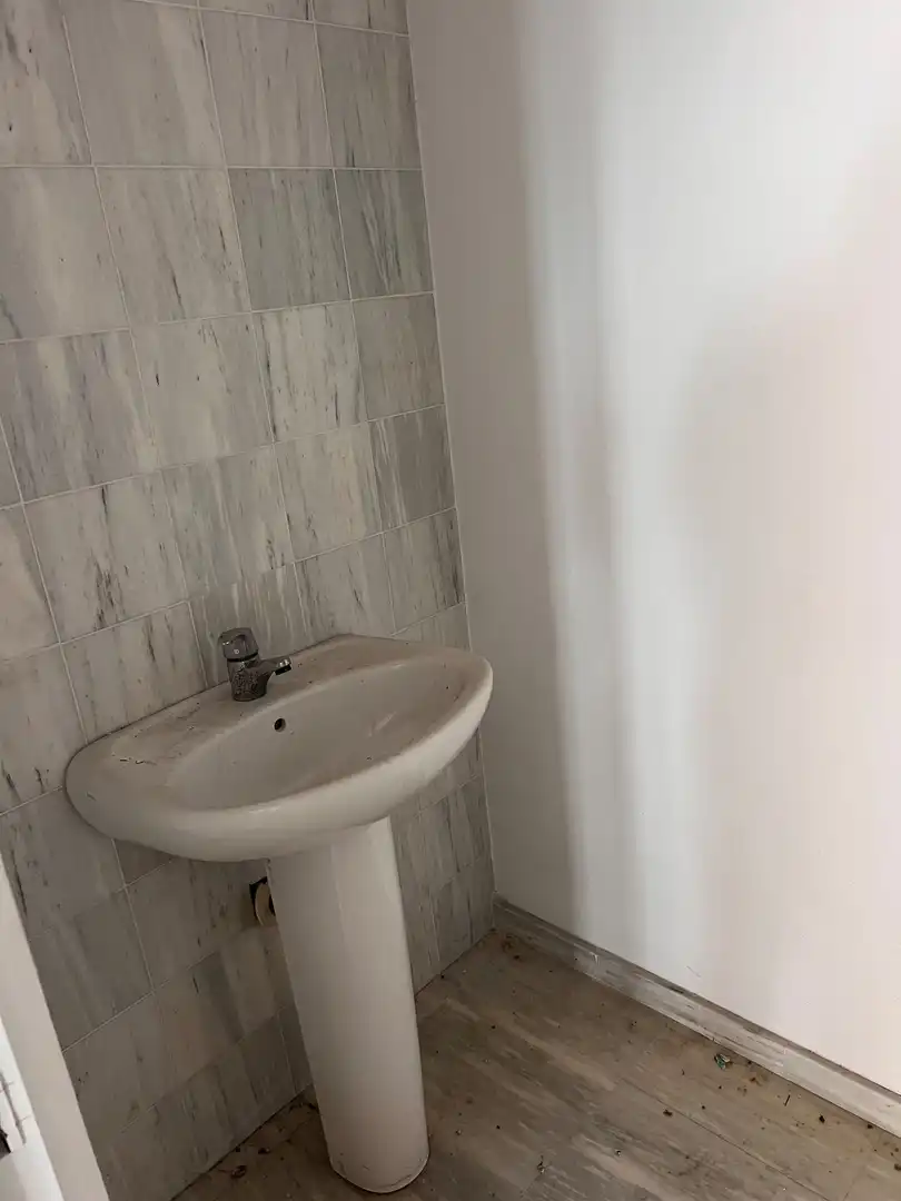 Badezimmer von Gebäude zur Miete in Gelves