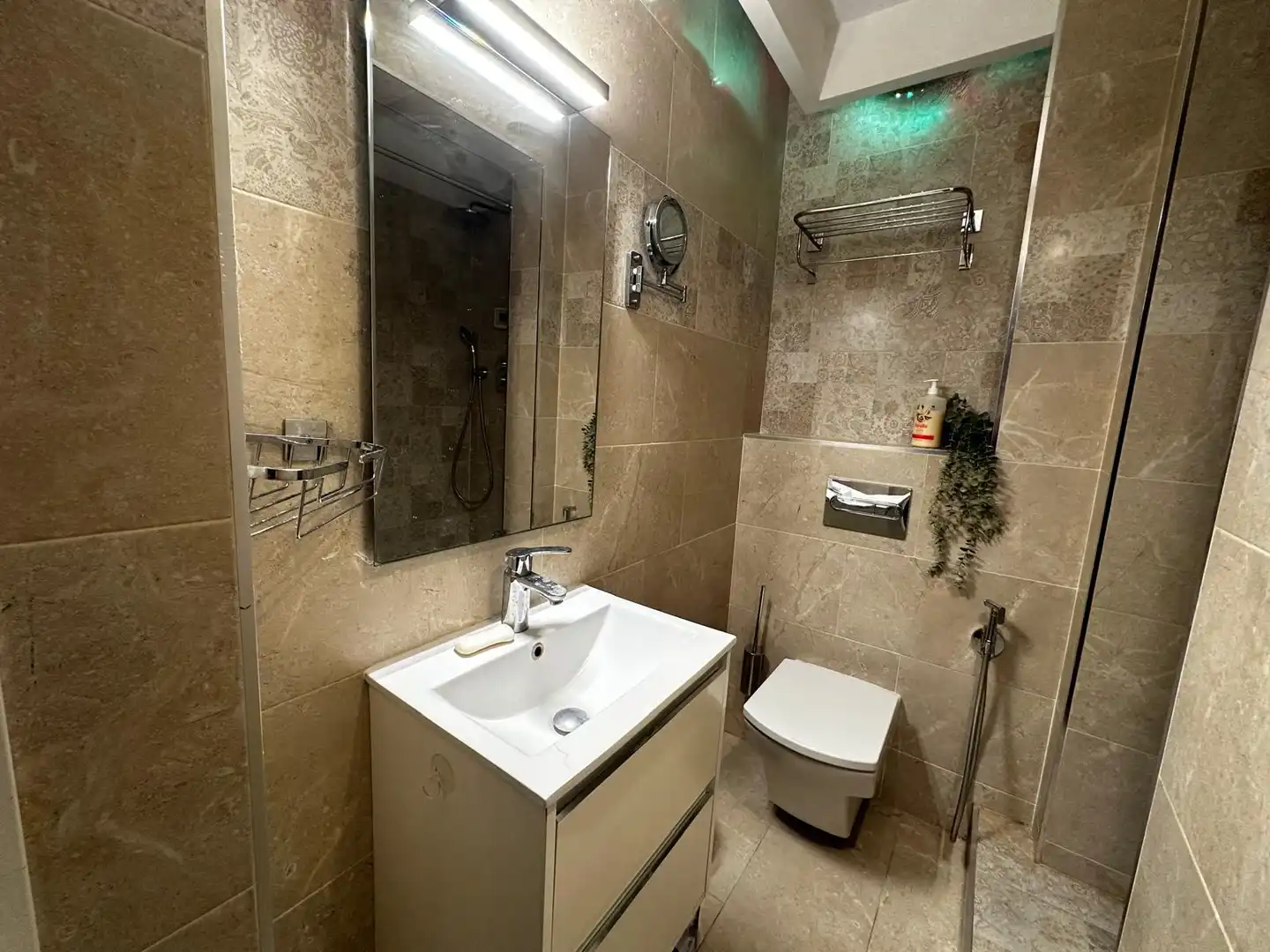 Badezimmer von Dachboden zum Verkauf in Barcelona mit Balkon