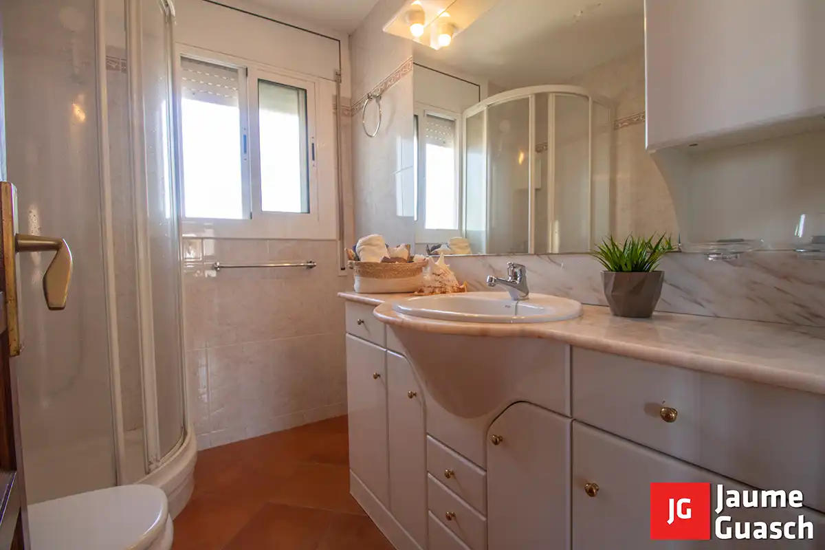 Badezimmer von Wohnung zum Verkauf in Torredembarra