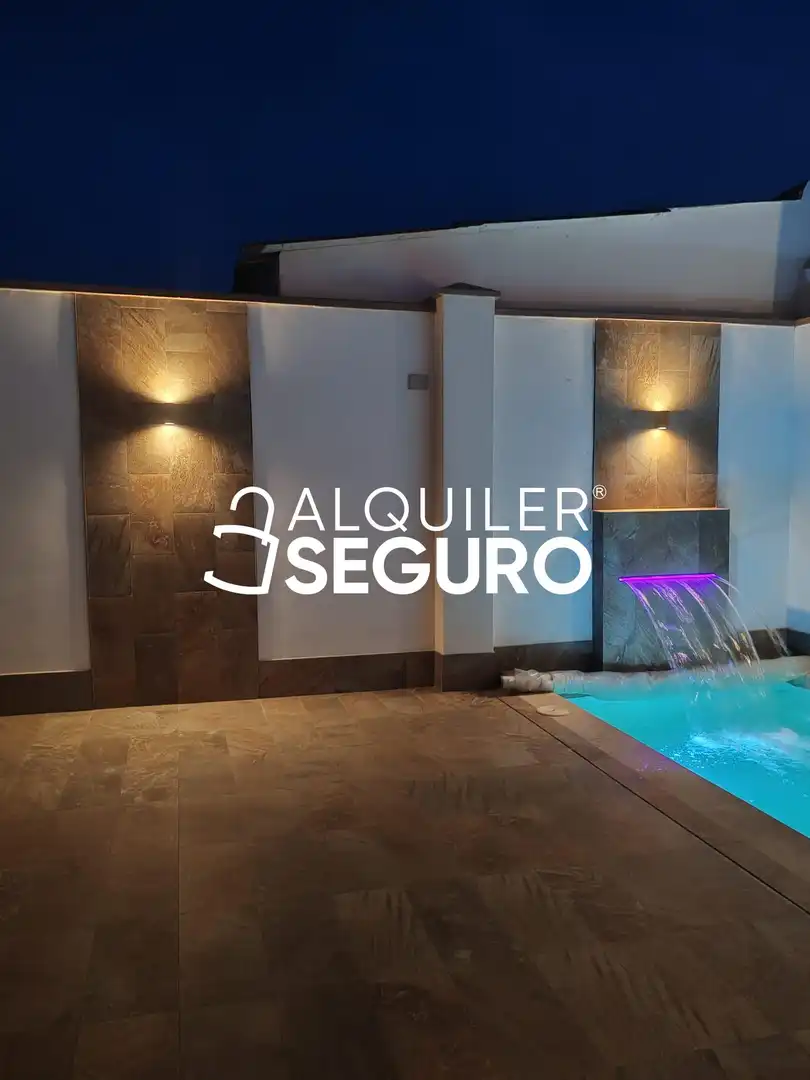 Casa o chalet de alquiler en Jun con Aire acondicionado, Terraza y Piscina