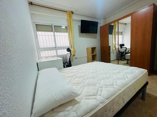 Dormitori de Pis en venda en Elche / Elx amb Moblat i Balcó