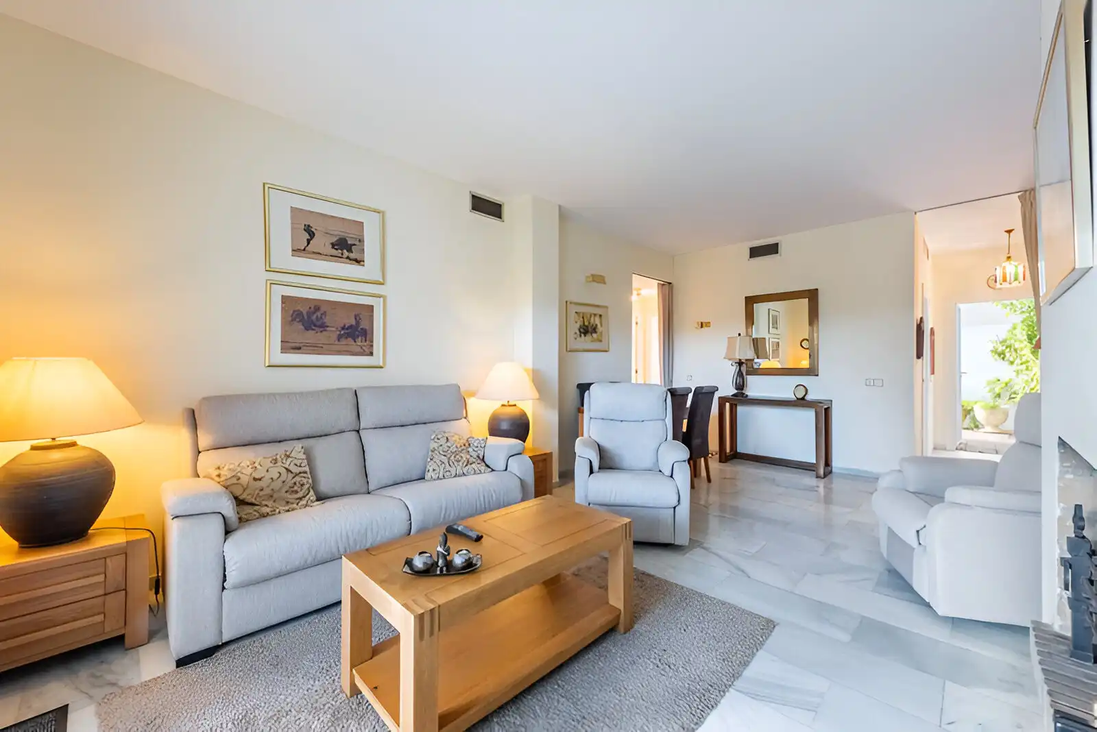 Sala de estar de Planta baja en venta en Marbella con Aire acondicionado, Terraza y Piscina