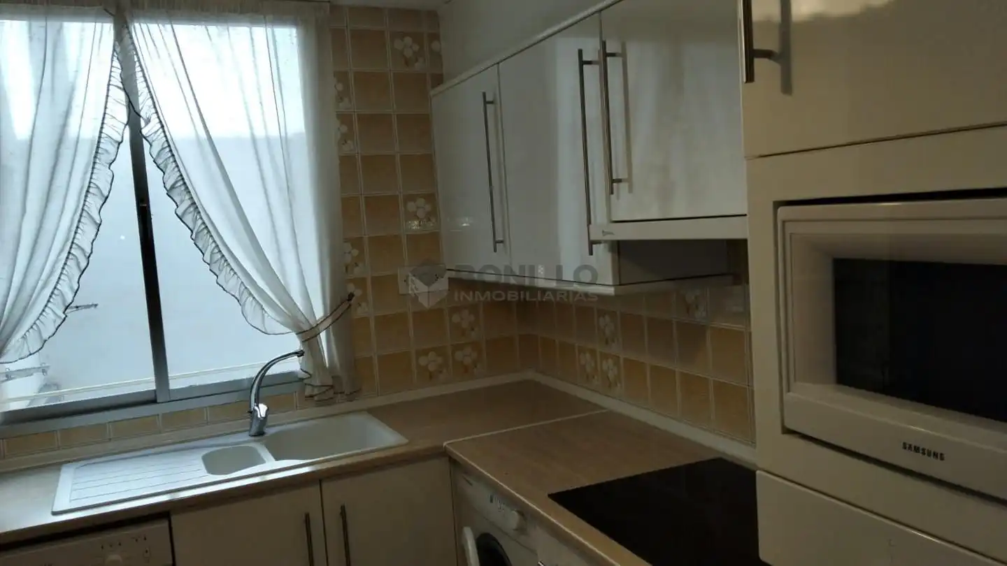 Cocina de Piso en venta en Teruel con Calefacción, Parquet y Amueblado