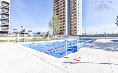 Swimming pool of Flat to rent in  Madrid Capital  with Air Conditioner, Heating and Parquet flooring