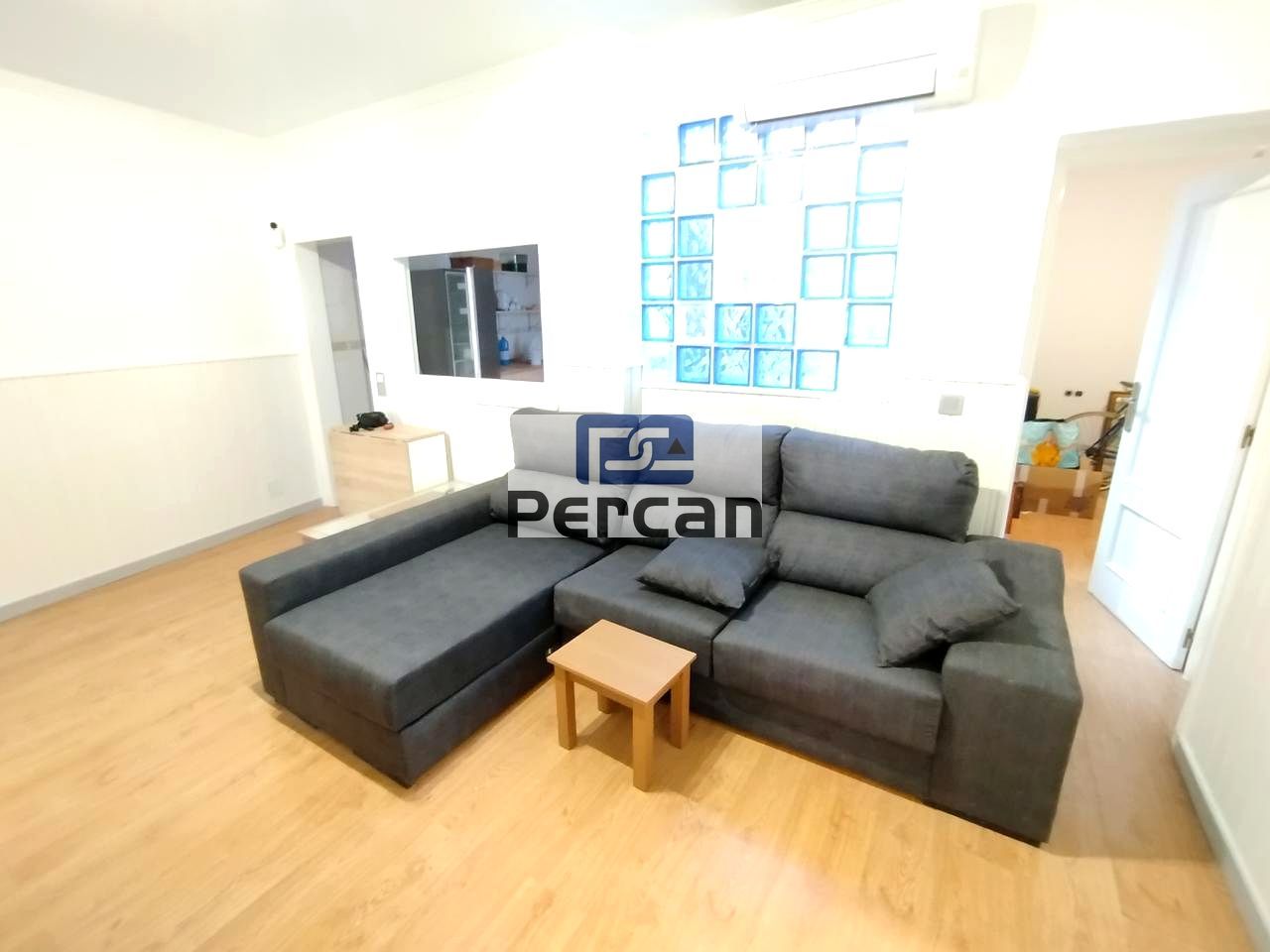 Sala d'estar de Casa adosada en venda en El Campello amb Aire condicionat