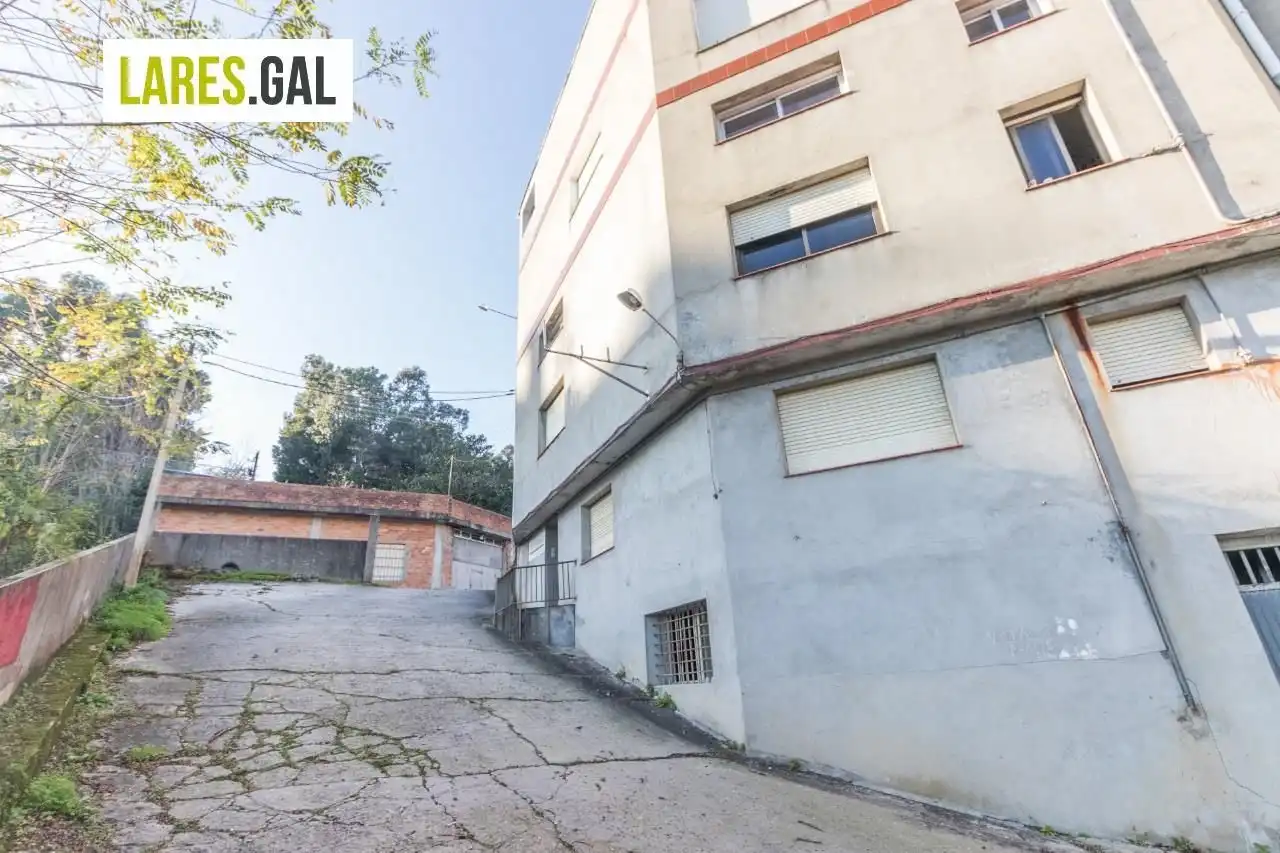 Außenansicht von Fabrikhallen zur Miete in Moaña