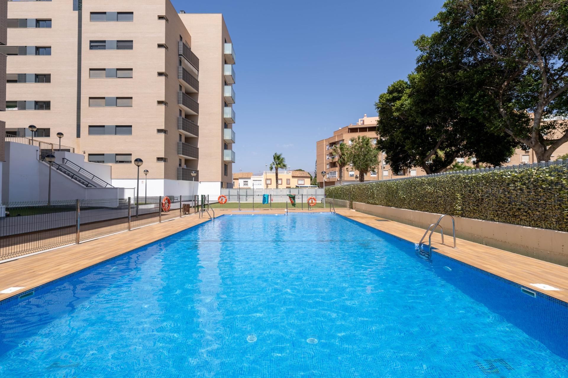 Piscina de Pis en venda en  Almería Capital amb Aire condicionat, Jardí privat i Balcó