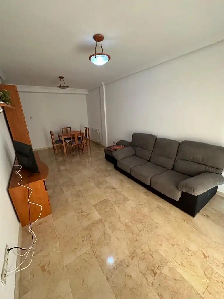 Sala d'estar de Pis de lloguer en Linares amb Aire condicionat, Calefacció i Moblat