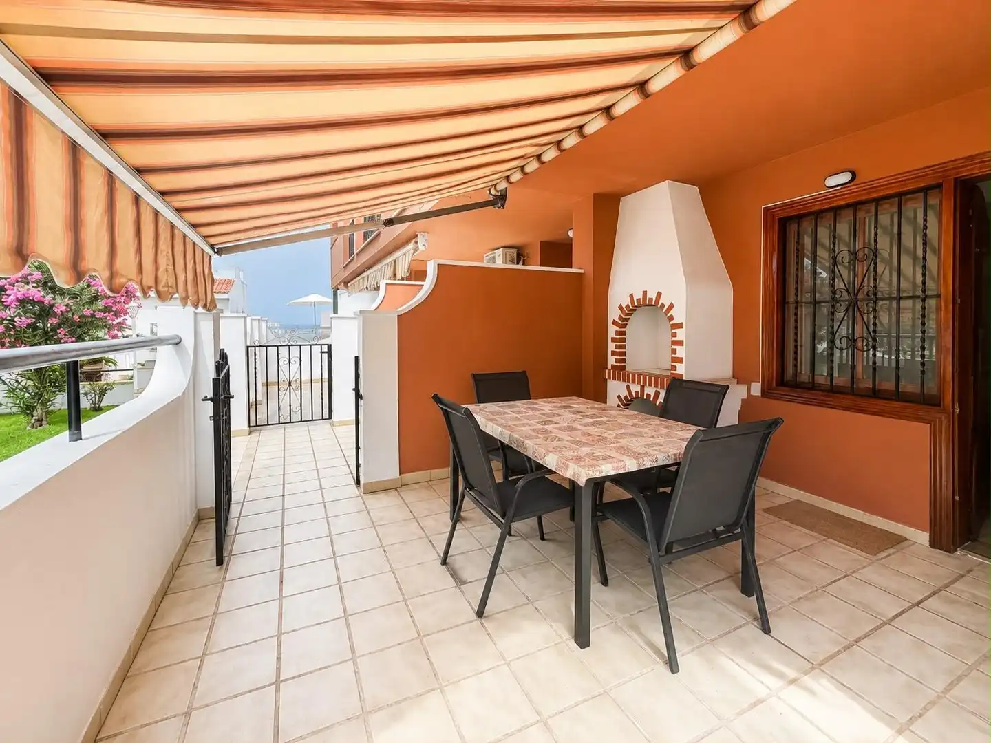 Terrasse von Erdgeschoss zur Miete in Torrevieja mit Klimaanlage, Heizung und Terrasse