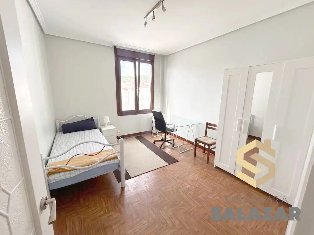 Habitación de Piso de alquiler en Bilbao  con Calefacción