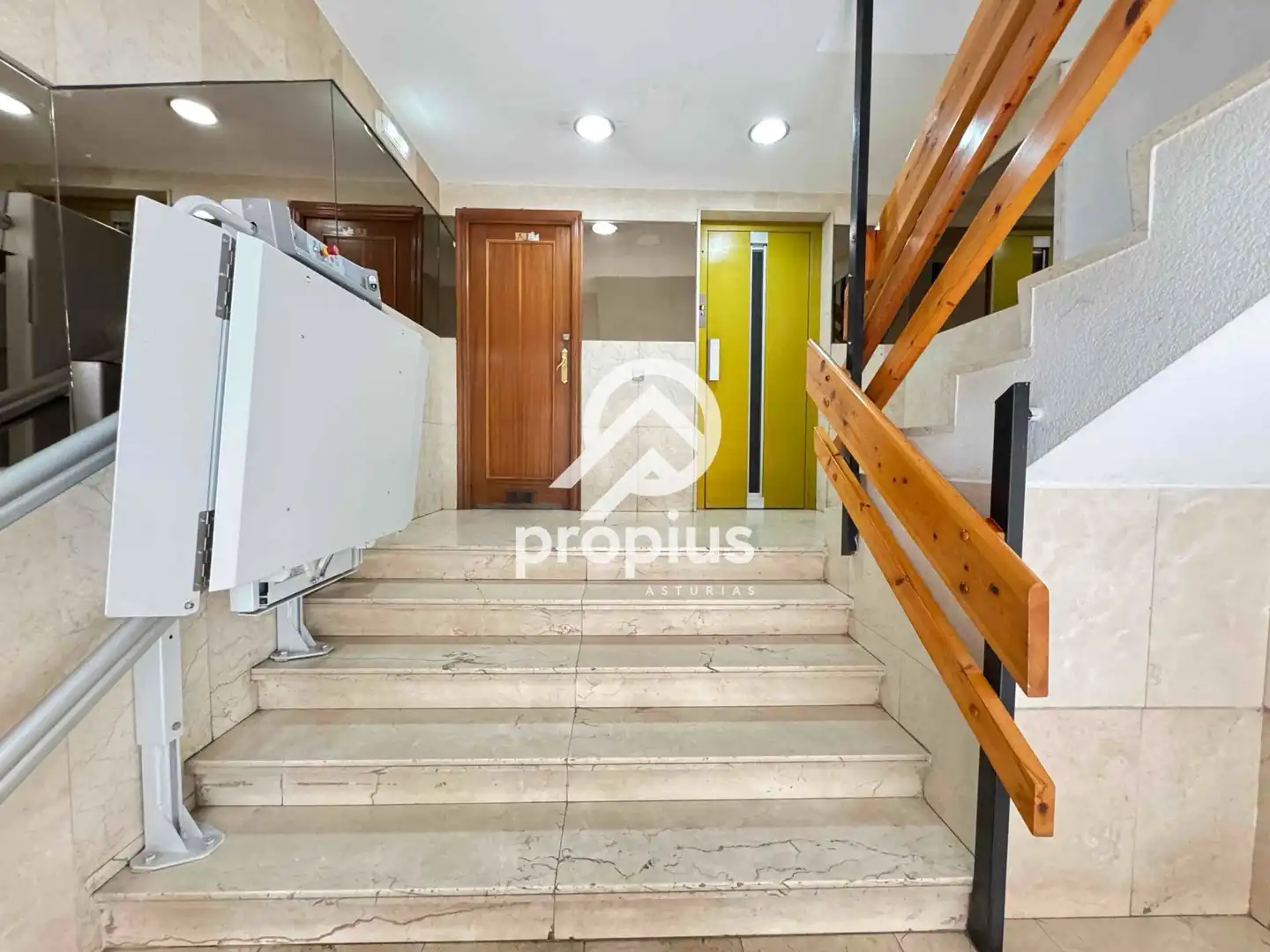 Piso en venta en Oviedo  con Calefacción, Parquet y Terraza