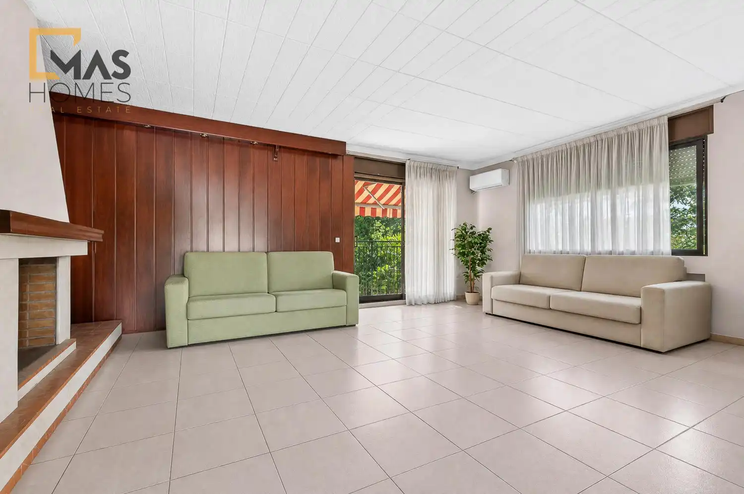Sala d'estar de Casa o xalet en venda en Castellar del Vallès amb Calefacció, Jardí privat i Traster