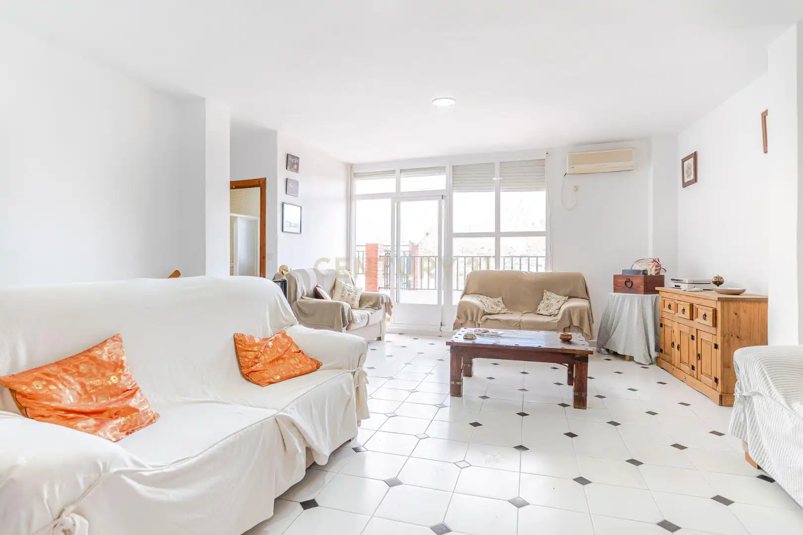 Sala d'estar de Casa adosada en venda en Ugíjar amb Aire condicionat, Forn i Rentadora
