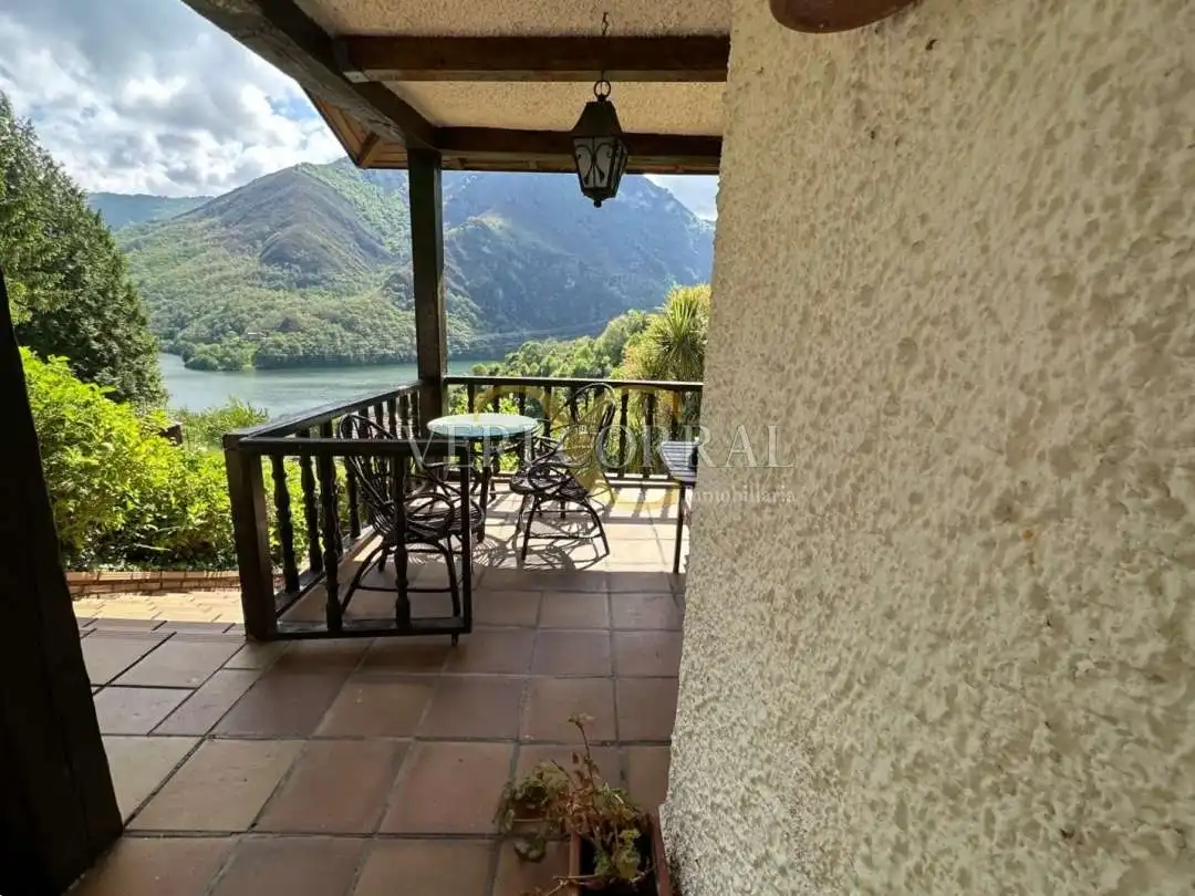 Vista exterior de Casa o chalet en venta en Caso con Calefacción, Jardín privado y Terraza