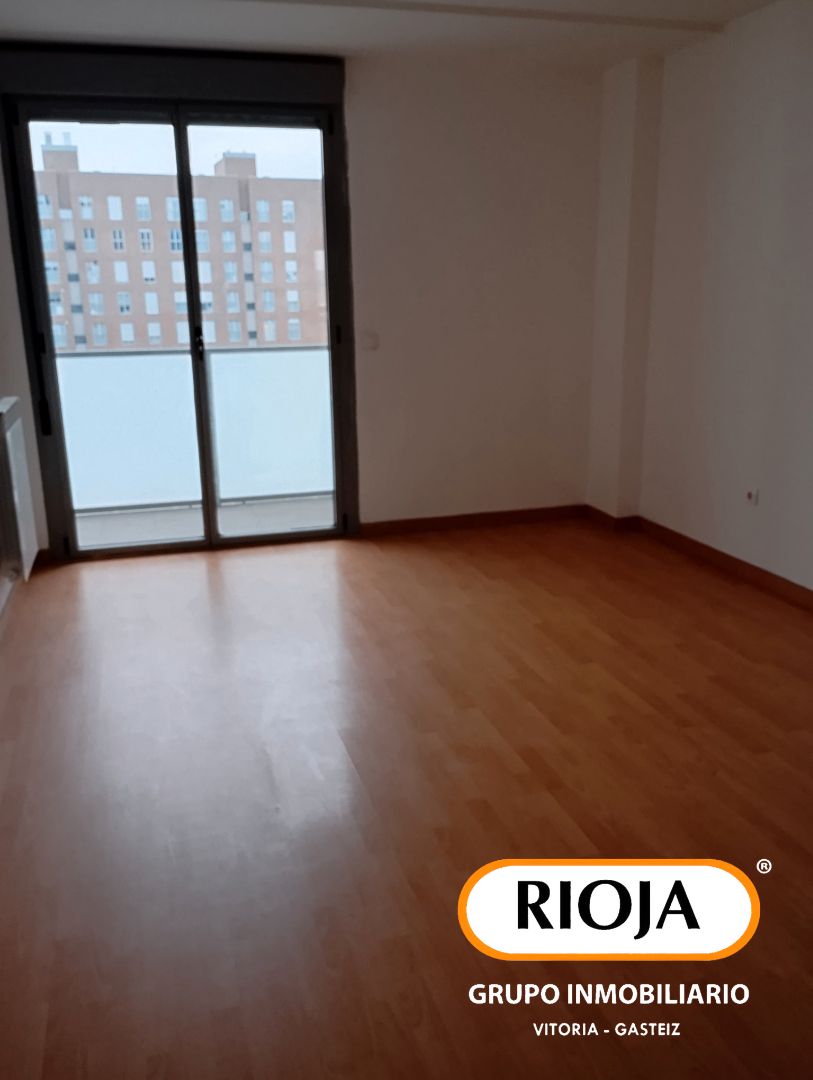 Sala d'estar de Pis en venda en Vitoria - Gasteiz amb Calefacció i Terrassa