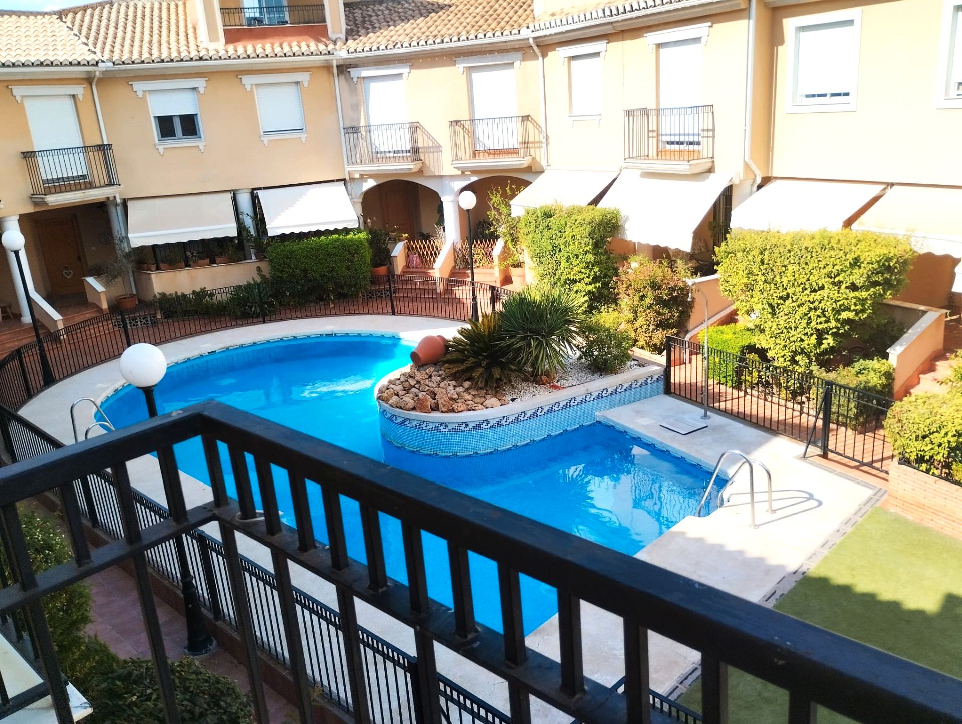 Piscina de Casa adosada en venda en  Granada Capital amb Calefacció, Forn i Balcó