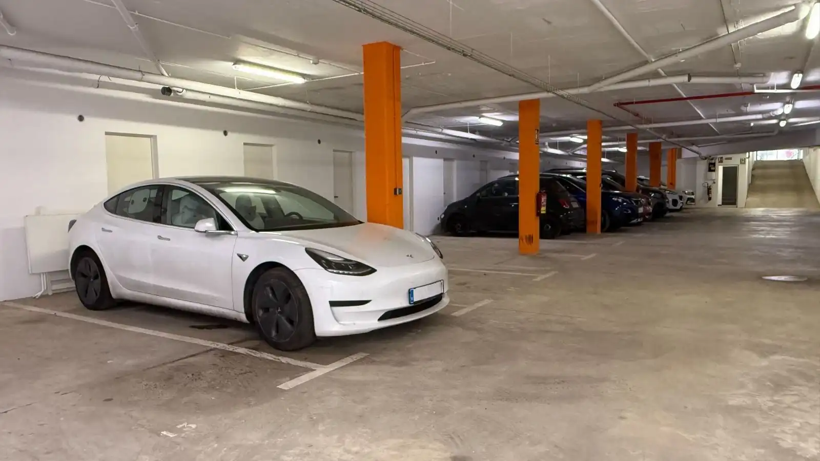 Parking de Piso en venta en Sant Boi de Llobregat con Aire acondicionado, Calefacción y Trastero