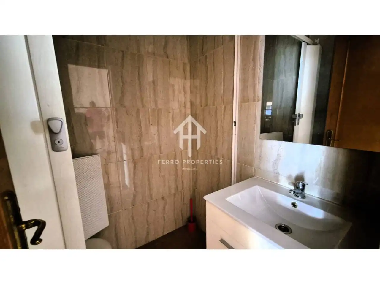 Bany de Casa o xalet en venda en Loja amb Terrassa i Moblat