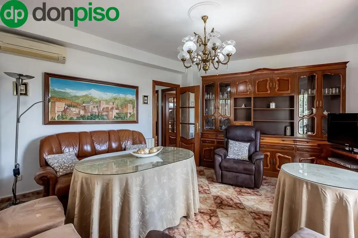 Living room of Flat for sale in Granada  with Air Conditioner, Heating and Terrace