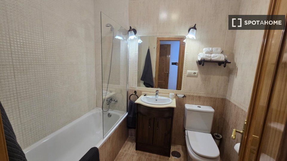Bathroom of Flat to rent in Colmenarejo  with Air Conditioner, Heating and Furnished