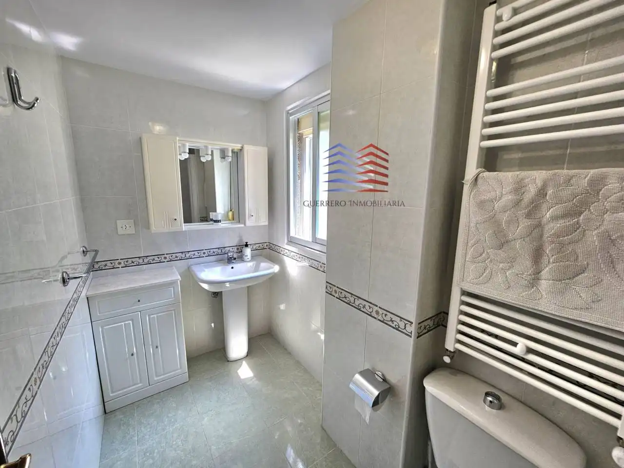 Baño de Piso de alquiler en Ourense Capital  con Calefacción y Amueblado