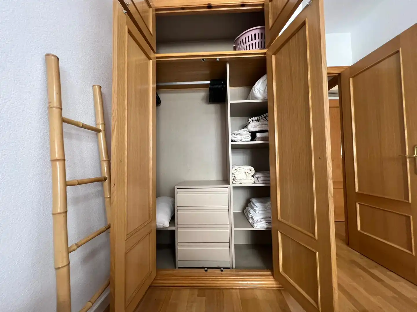 Bedroom of Flat for share in Madrid  with Heating, Furnished and Oven