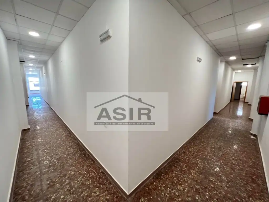 Industrial buildings for rent in Favara