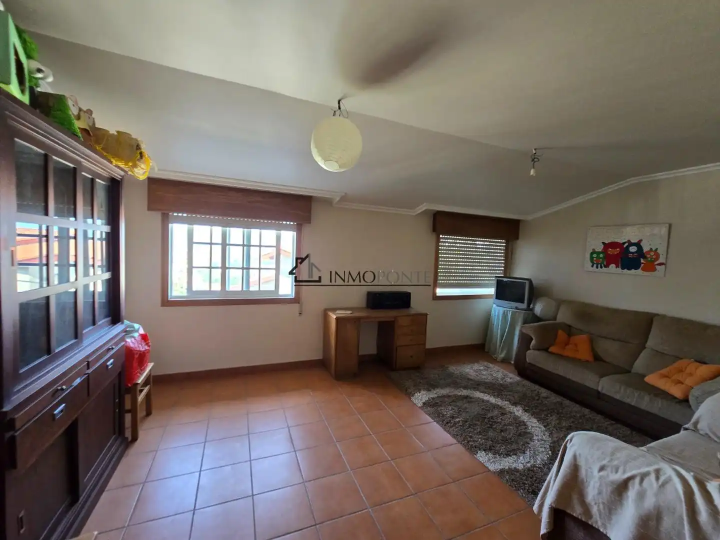 Sala d'estar de Casa o xalet en venda en Pontevedra Capital  amb Calefacció, Jardí privat i Terrassa