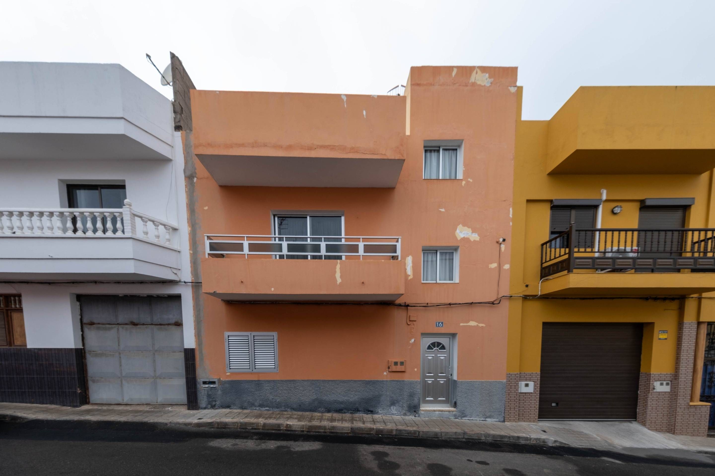 Vista exterior de Casa o xalet en venda en Moya (Las Palmas) amb Terrassa i Balcó