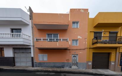 Vista exterior de Casa o xalet en venda en Moya (Las Palmas) amb Terrassa i Balcó