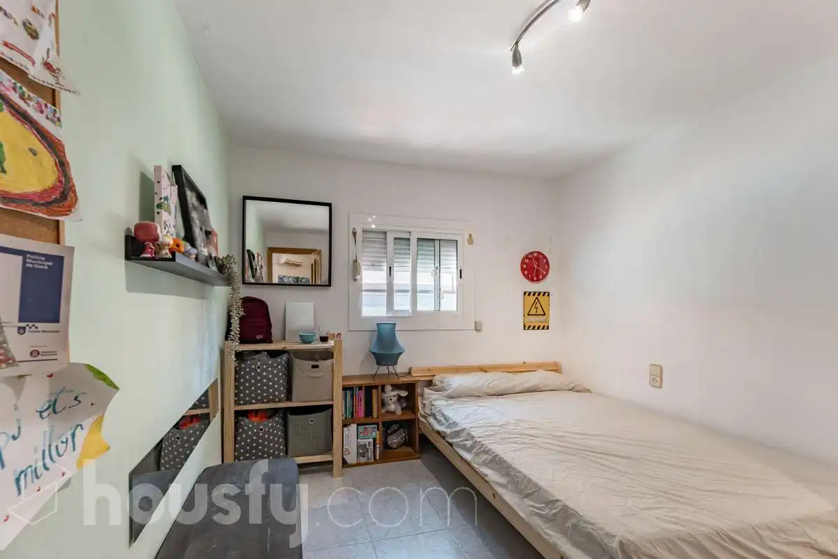Dormitori de Apartament en venda en Gavà amb Aire condicionat, Terrassa i Moblat