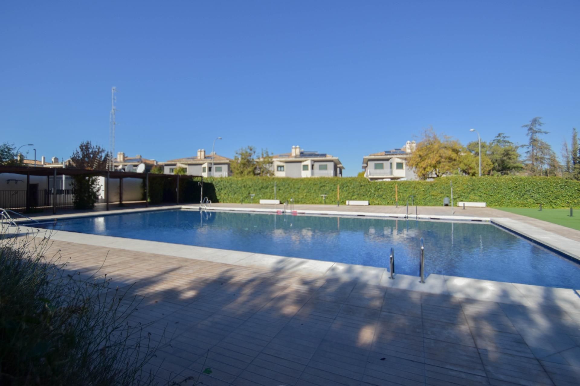 Piscina de Piso en venta en Alhendín con Jardín privado, Trastero y Piscina comunitaria