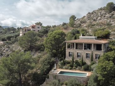 Casa amb balcó en venda a Valldemossa