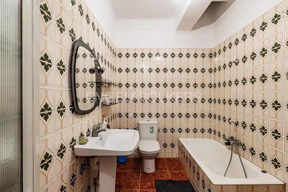 Bathroom of Houses for sale in Argençola  with Heating and Balcony