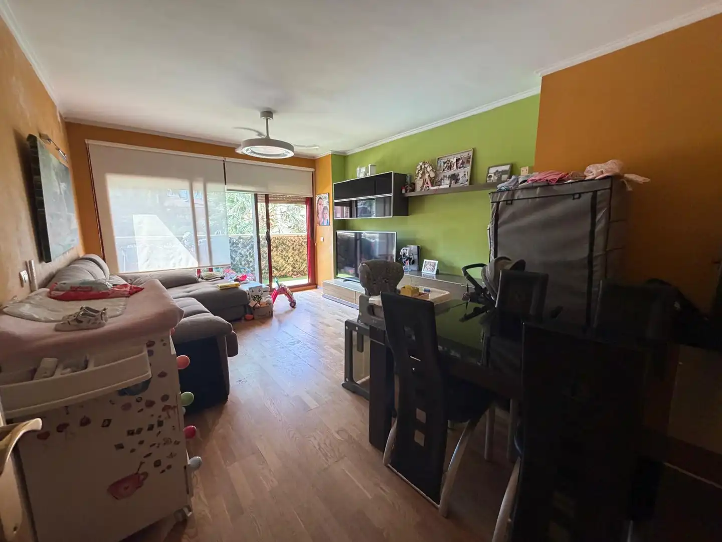 Vista exterior de Pis en venda en Barberà del Vallès amb Aire condicionat, Calefacció i Parquet