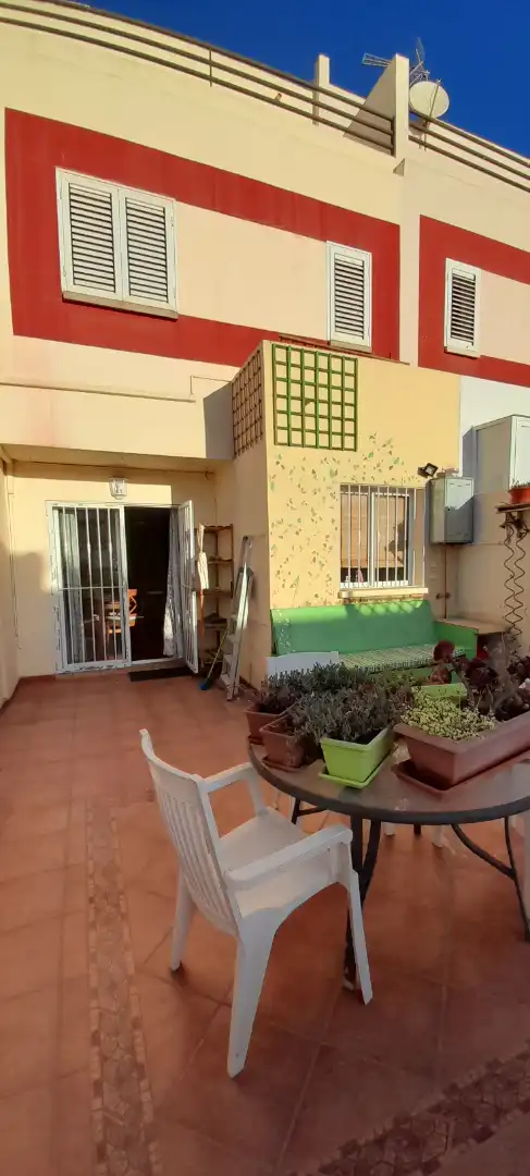 Casa adosada de alquiler en Santa Cruz de Tenerife con Aire acondicionado, Terraza y Amueblado