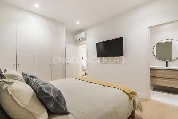 Bedroom of Flat for sale in Madrid  with Air Conditioner, Heating and Parquet flooring