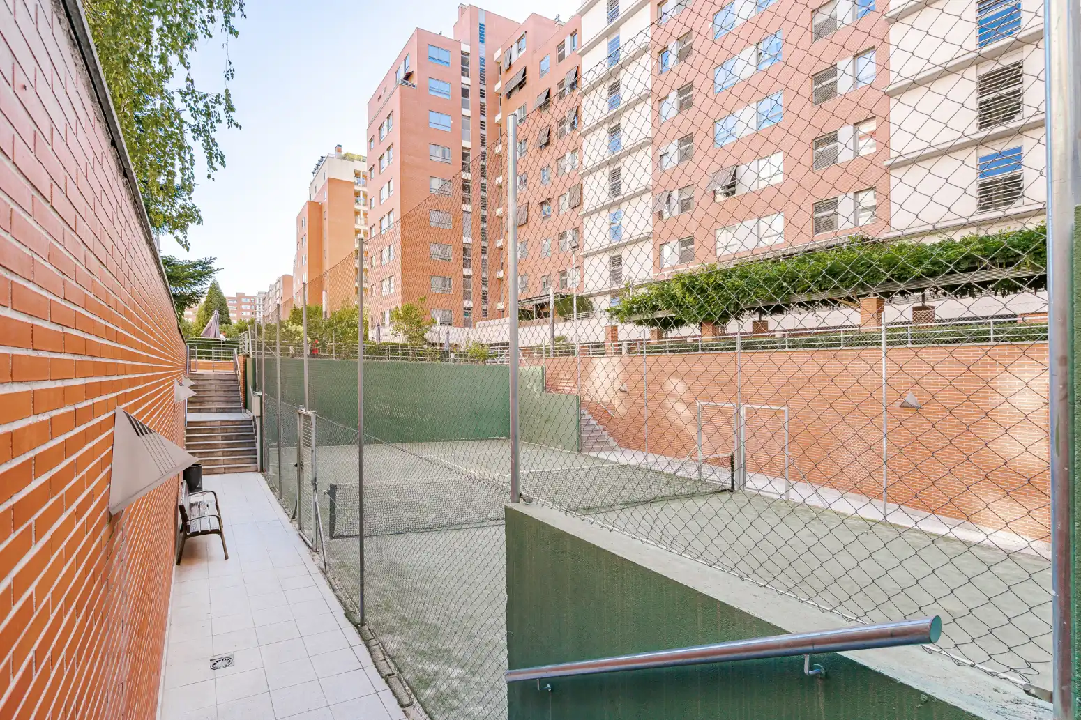 Piscina de Piso en venta en Madrid con Aire acondicionado, Calefacción y Jardín privado