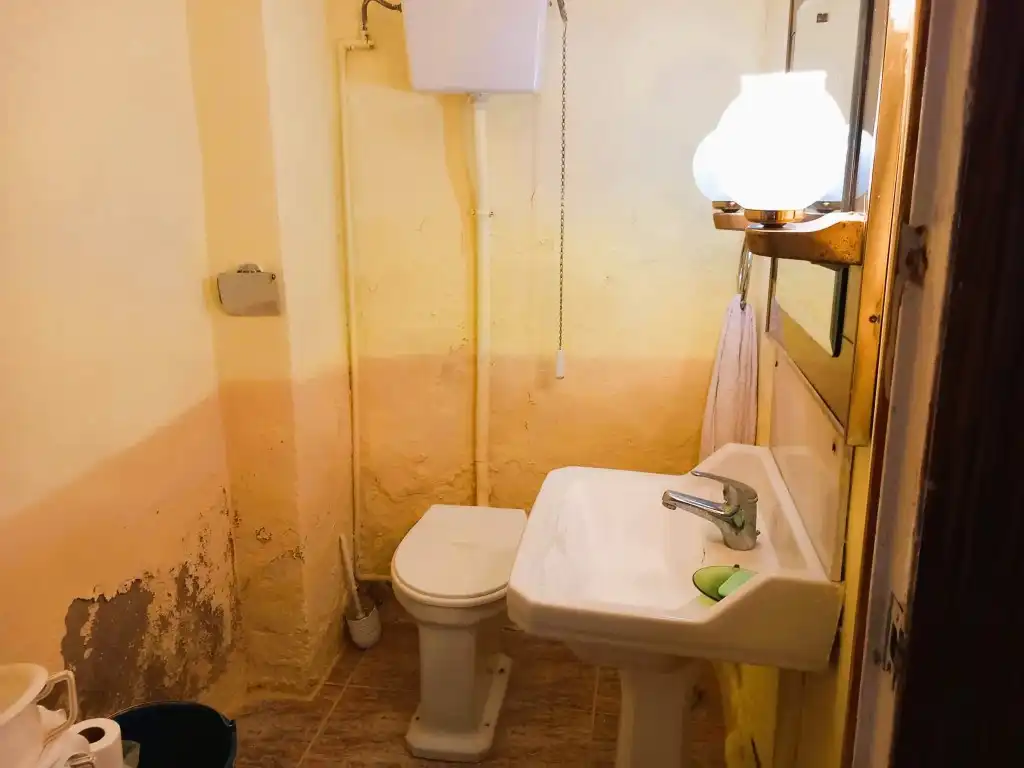 Bathroom of Houses for sale in Calles  with Private garden, Terrace and Storage room