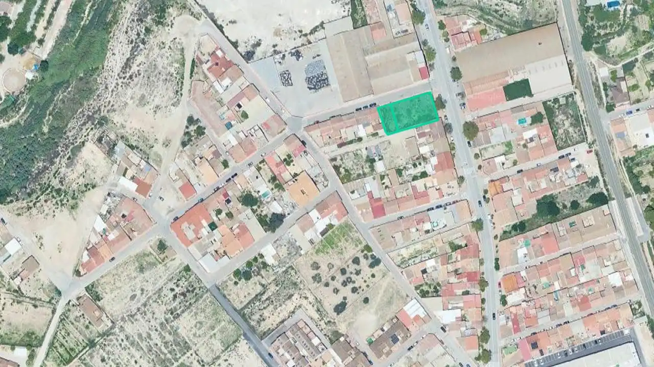 Terrenos y solares en venta en C/ Rosales