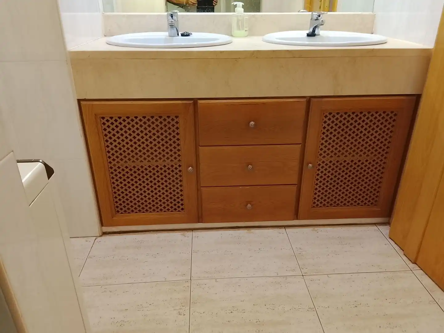 Badezimmer von Wohnung zum Verkauf in Madrigal de la Vera mit Klimaanlage, Heizung und Möbliert