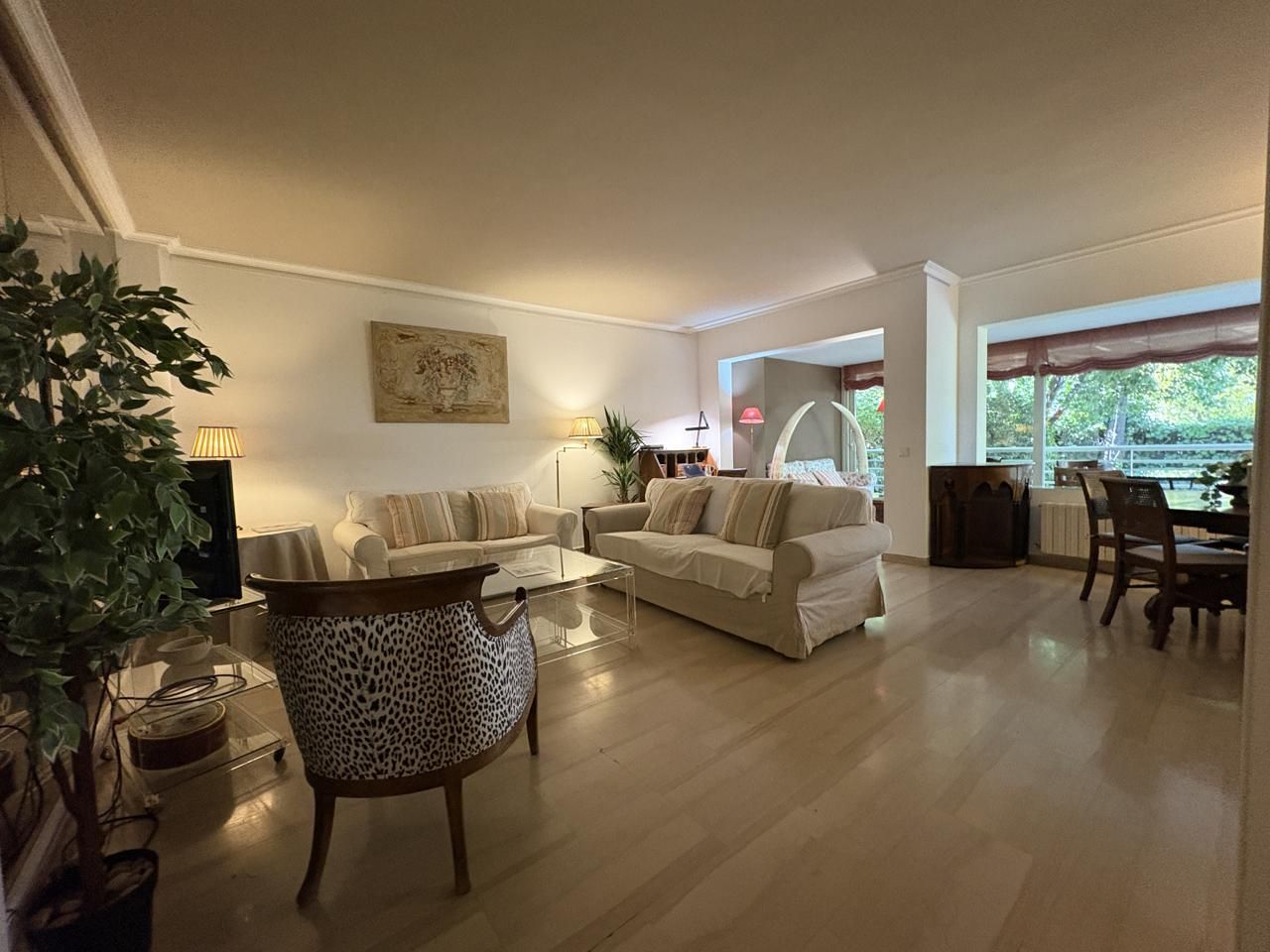 Sala d'estar de Planta baixa de lloguer en  Madrid Capital amb Aire condicionat, Calefacció i Jardí privat