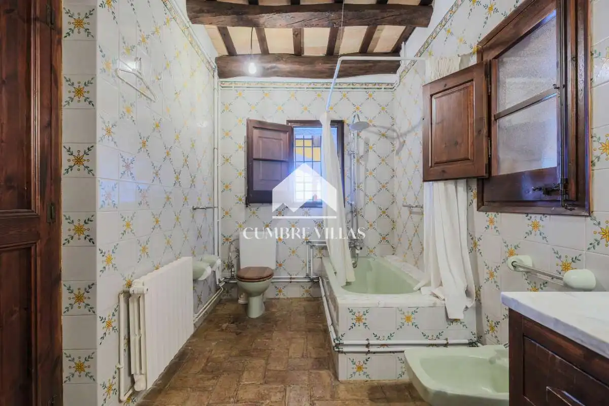 Bany de Casa o xalet en venda en Sant Pere de Ribes amb Calefacció, Terrassa i Traster