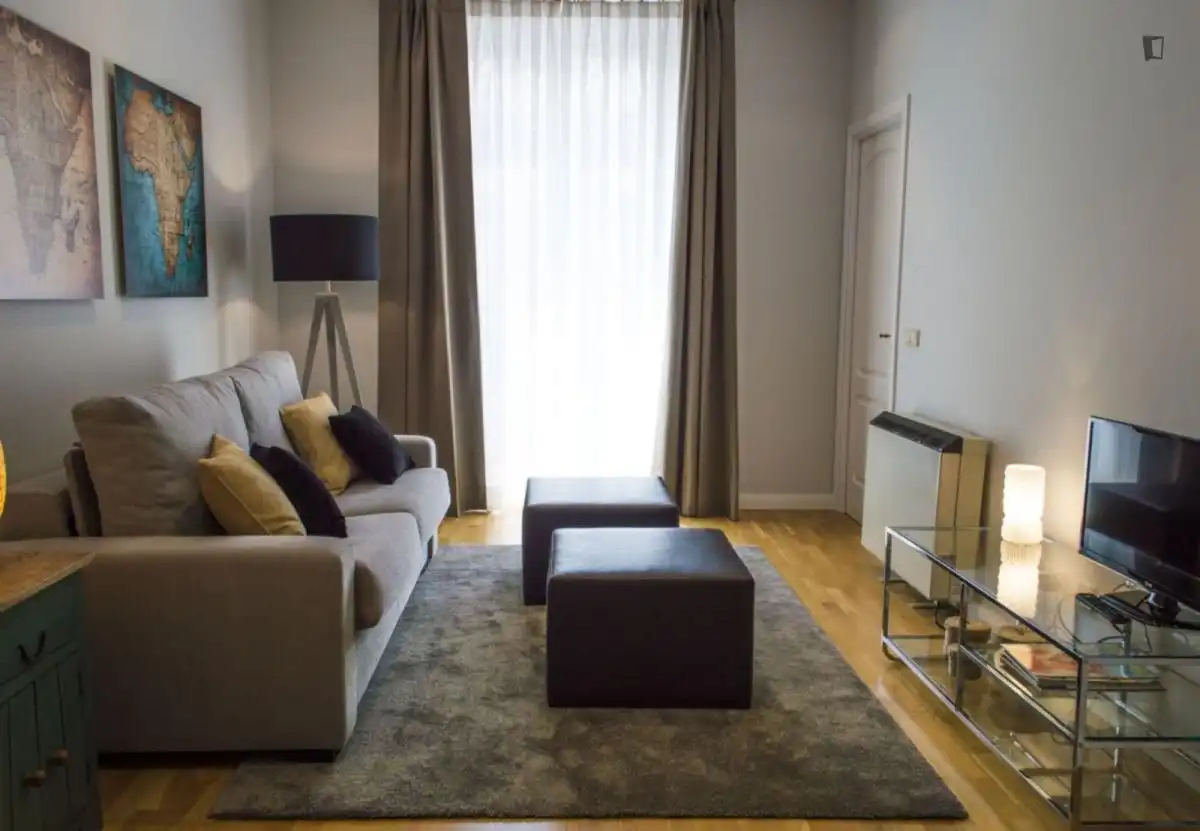 Apartamento de alquiler en Cortes - Huertas