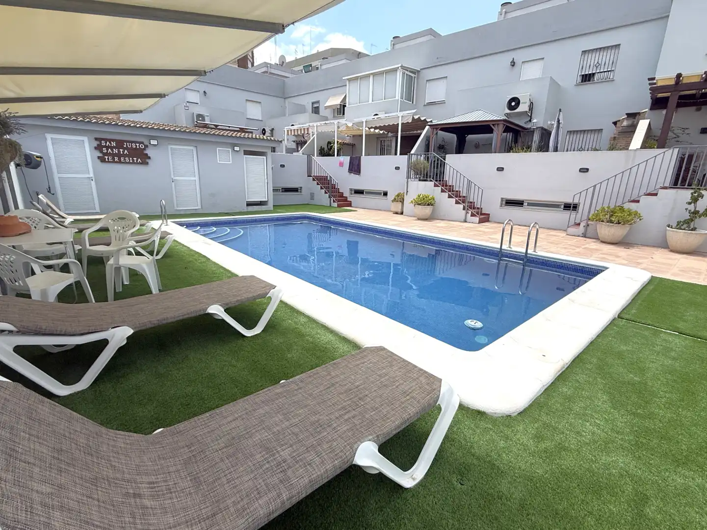 Piscina de Casa adosada en venda en Torrent amb Terrassa, Traster i Piscina comunitària
