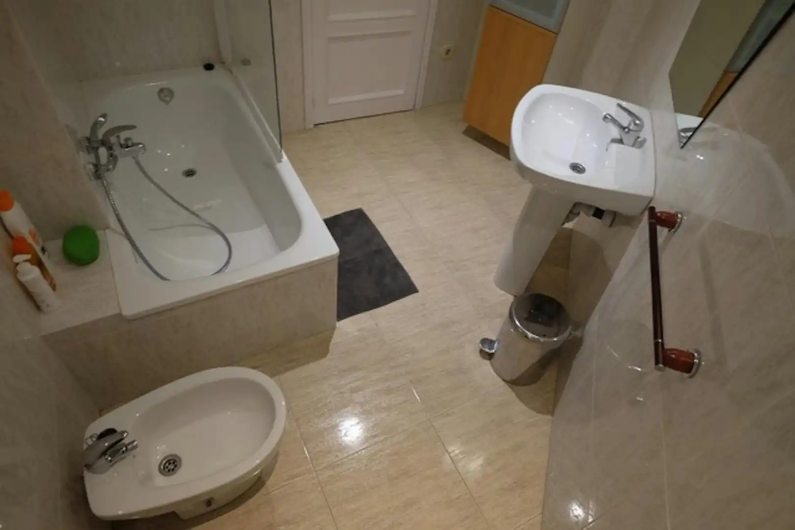Bathroom of Flat for share in Barcelona  with Heating, Furnished and Washing machine