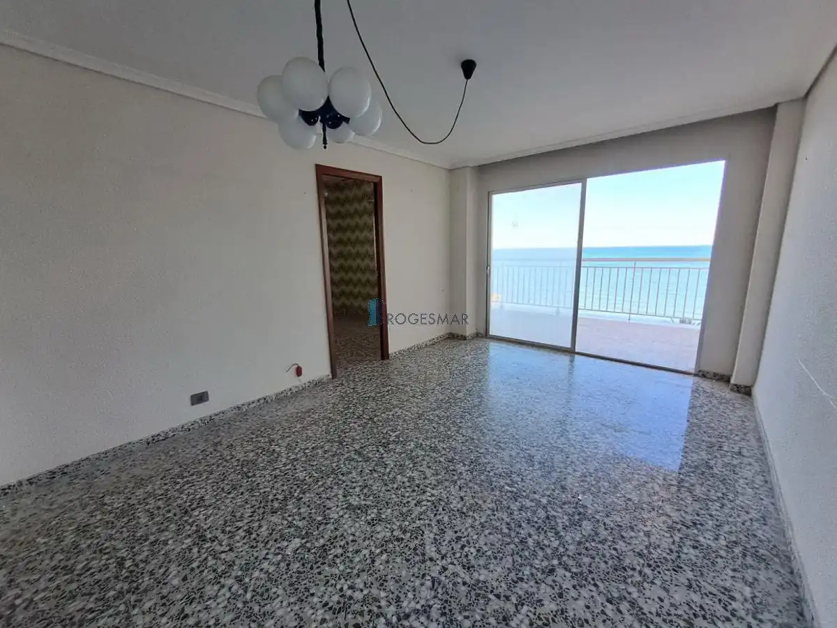 Sala d'estar de Apartament en venda en Benicasim / Benicàssim amb Piscina comunitària
