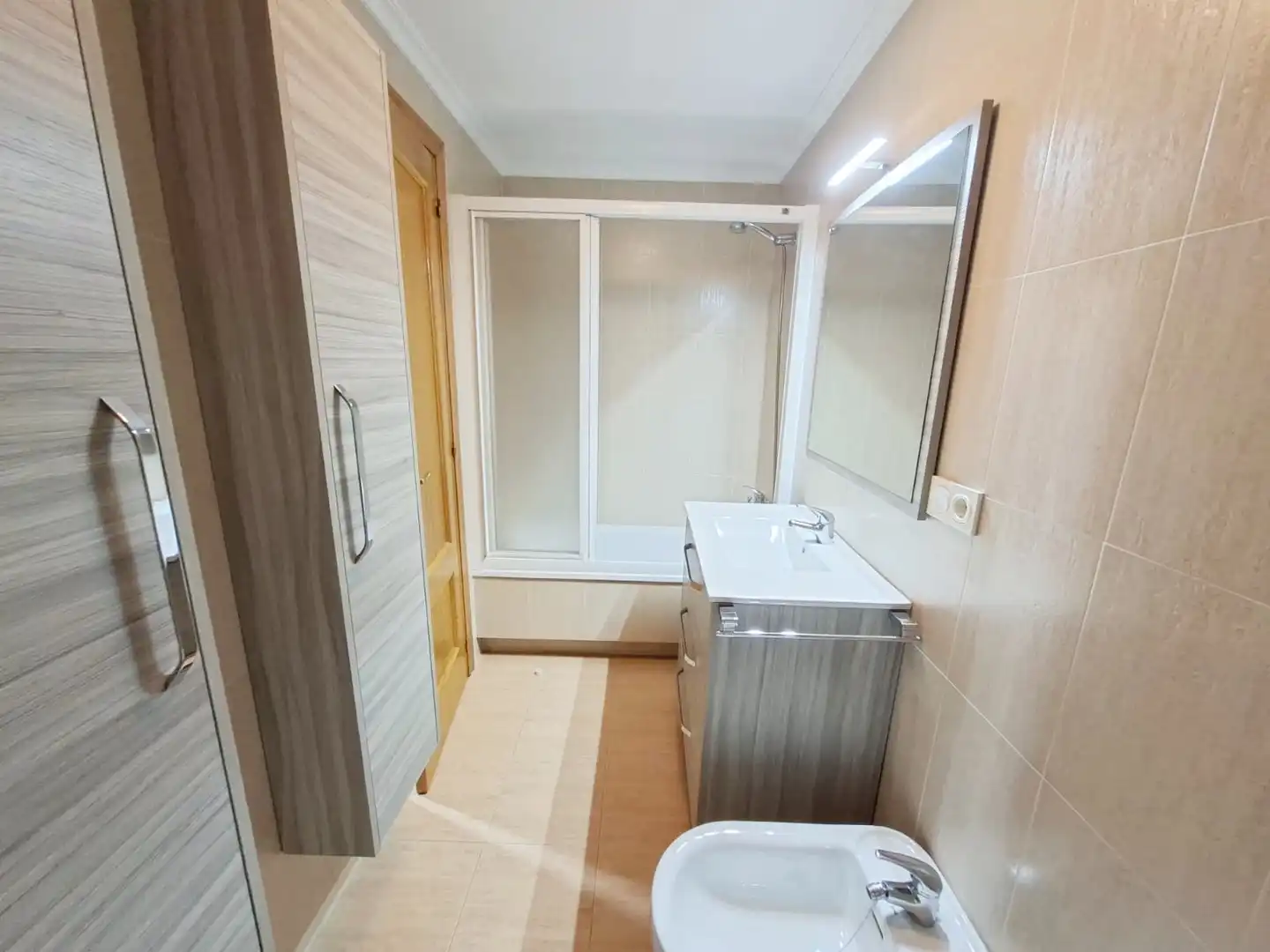 Baño de Ático en venta en Ribeira con Calefacción, Terraza y Trastero