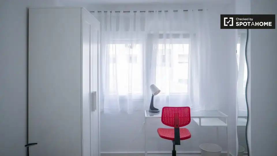 Bedroom of Flat for rent in Valencia  with Air Conditioner, Heating and Furnished