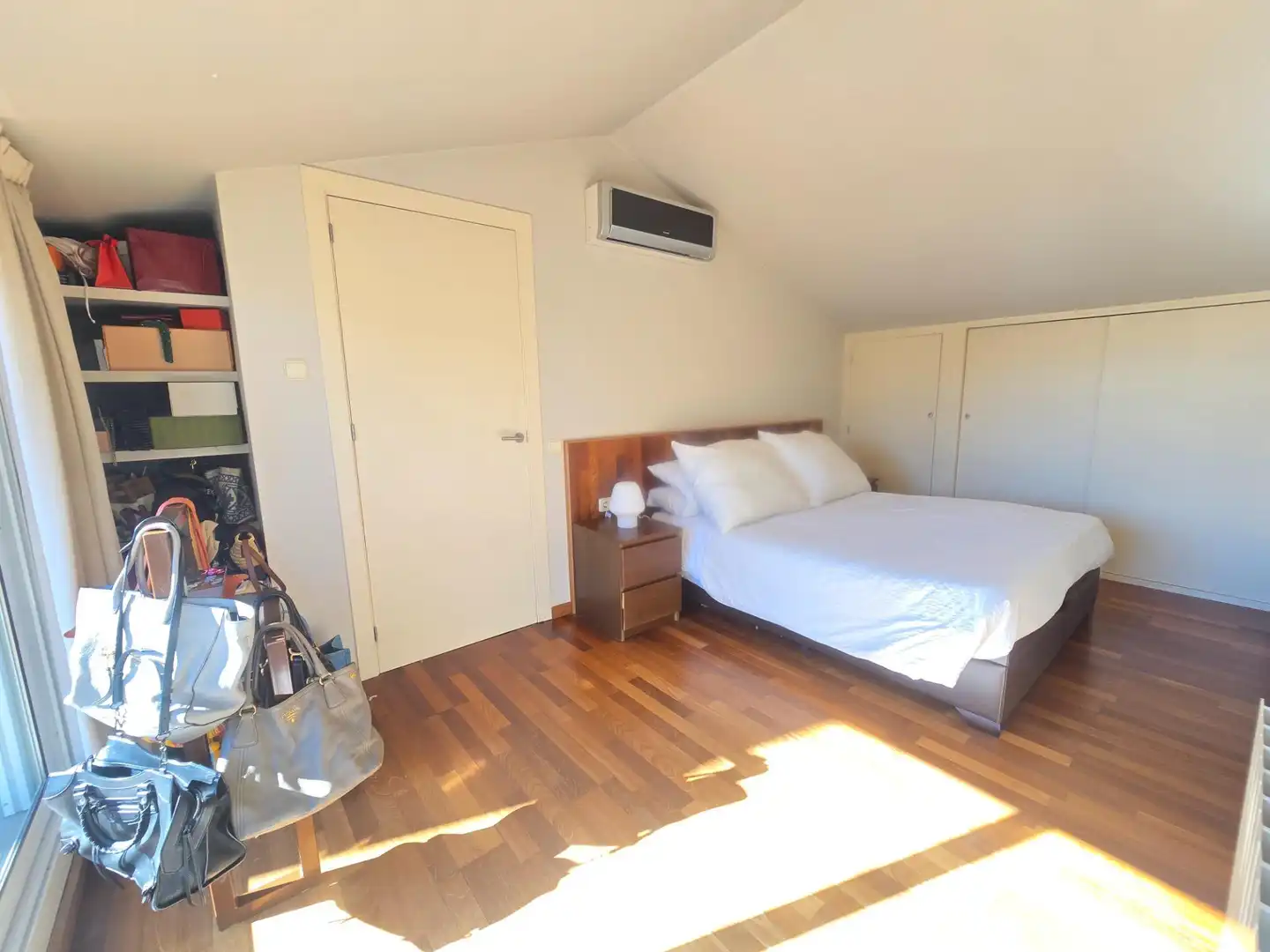 Bedroom of Duplexes for rent in El Masnou  with Air Conditioner, Heating and Private garden